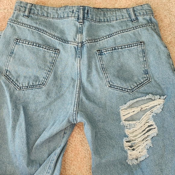 Distressed Long Baggy Jeans - Trendy Urban Streetwear - Picture 8 of 10